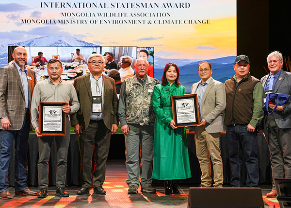 Mongolian delegation receiving International Statesman Award Mongolian delegation receiving International Statesman Award